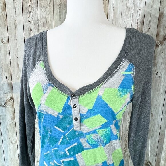 Women's Nollie 3/4 Sleeve Graphic Tee | Size Small | V-Neck Top | Baseball Style - Picture 5 of 12